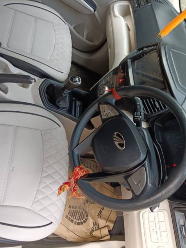 Second-hand 2022 Mahindra XUV300 W6 Diesel Sunroof BSVI for sale in Gaya-2