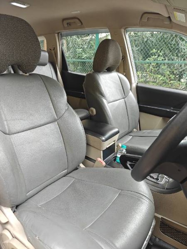 Second-hand 2017 Mahindra XUV500 AT W6 2WD for sale in Davangere-8