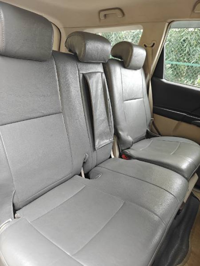 Second-hand 2017 Mahindra XUV500 AT W6 2WD for sale in Davangere-10