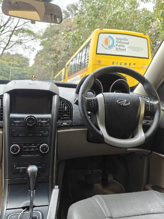 Second-hand 2017 Mahindra XUV500 AT W6 2WD for sale in Davangere-7