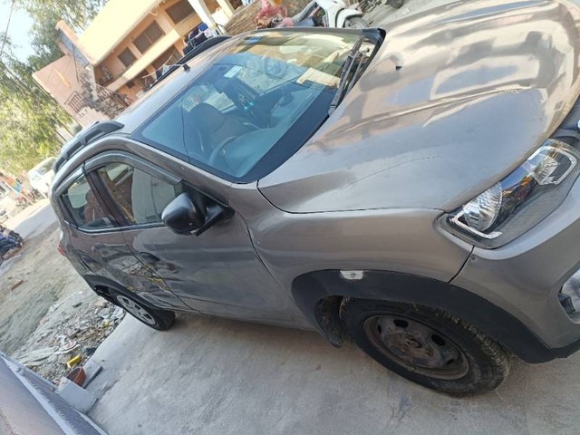Second-hand 2016 Renault KWID 1.0 RXT Optional for sale in Bareilly-2