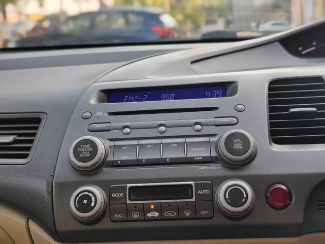 Second-hand 2010 Honda Civic 1.8 V MT for sale in Nashik-11