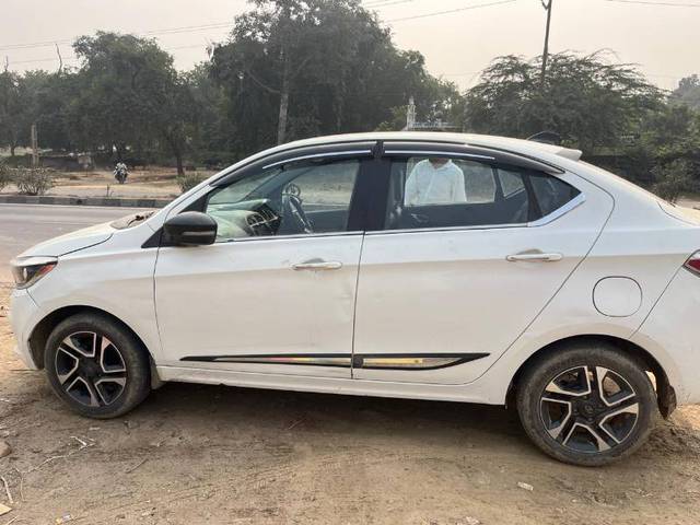 https://images10.gaadi.com/usedgaadi-sellcar/UsedCar/a6340721-acd2-4d02-a510-bc7e28c3adce/aa524a26-4cf8-4f38-85cd-2abcf0f1dfec.jpg?imwidth=6402