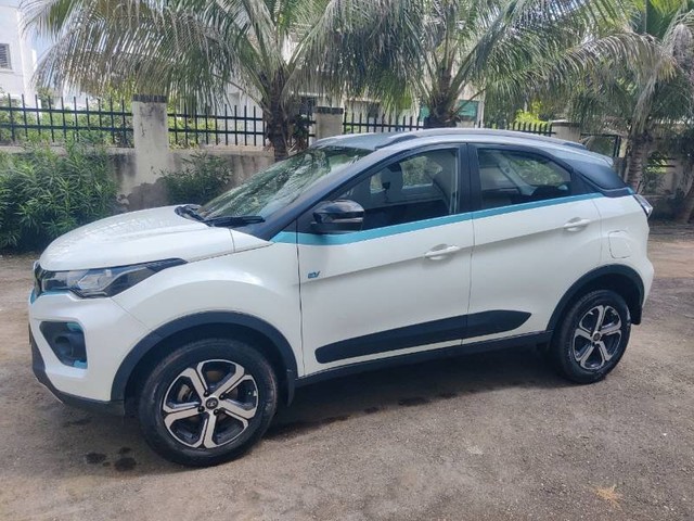 Second-hand 2022 Tata Nexon EV XZ Plus for sale in Ahmednagar-2