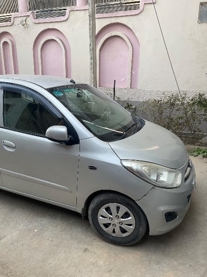 Second-hand 2011 Hyundai i10 Sportz for sale in Aligarh