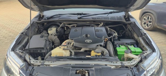 Second-hand 2017 Toyota Fortuner 2.8 2WD AT BSIV for sale in Meerut-10