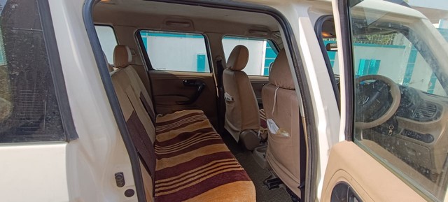 Second-hand 2016 Mahindra TUV 300 T6 Plus for sale in Baran-4