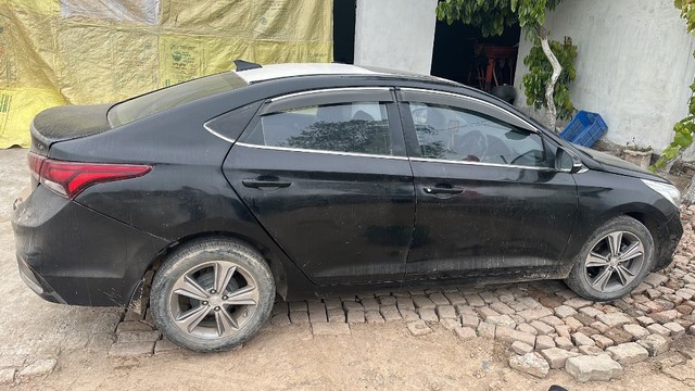 Second-hand 2017 Hyundai Verna 1.4 CRDi for sale in Pilibhit-3
