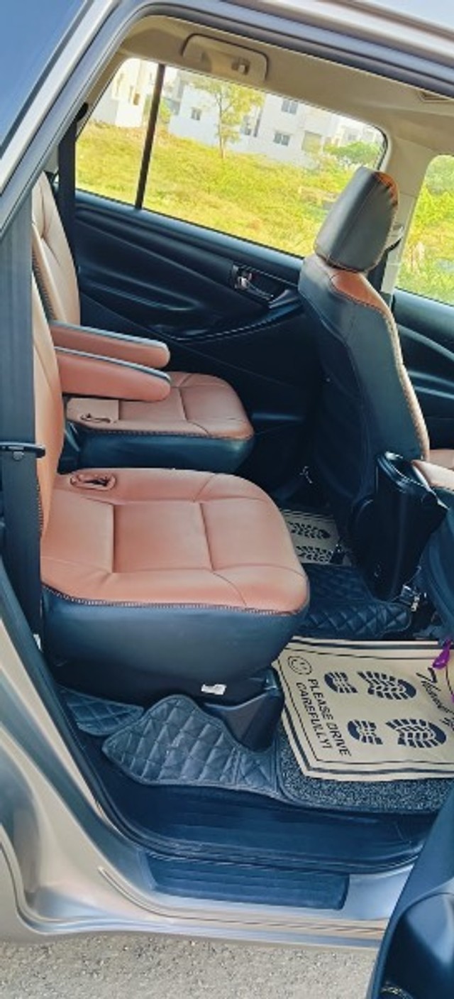 Second-hand 2019 Toyota Innova Crysta 2.8 GX AT BSIV for sale in Bangalore-5