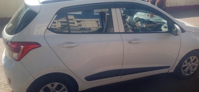 Hyundai Grand i10 Sportz Second-hand 2016 Hyundai Grand i10 Sportz for sale in Dhanbad-0