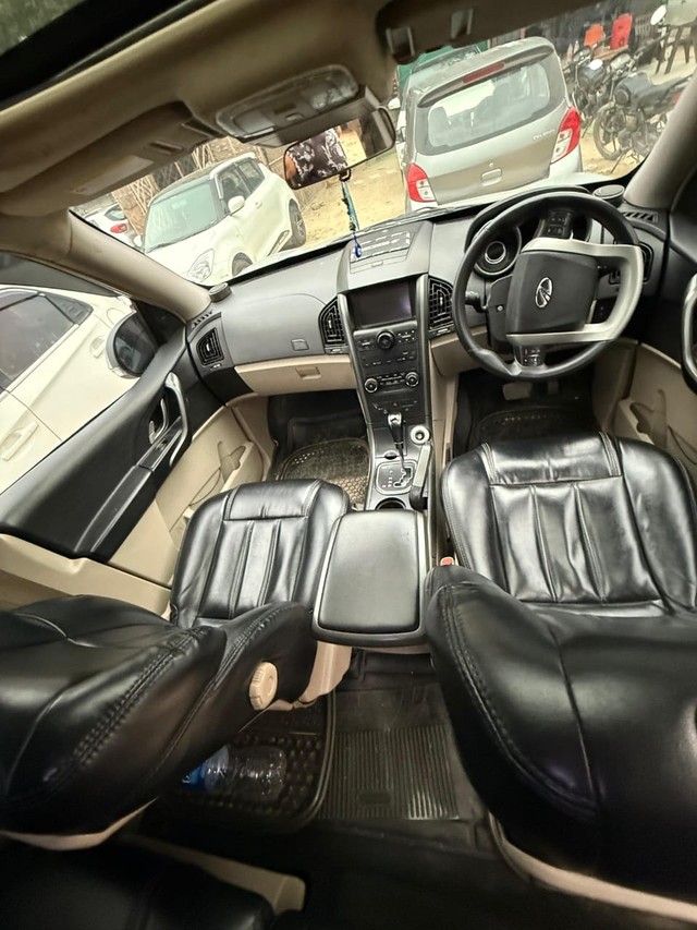 Second-hand 2017 Mahindra XUV500 W9 1.99 for sale in New Delhi-3