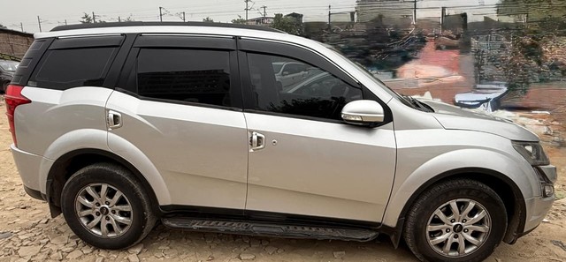 Second-hand 2017 Mahindra XUV500 W9 1.99 for sale in New Delhi-1