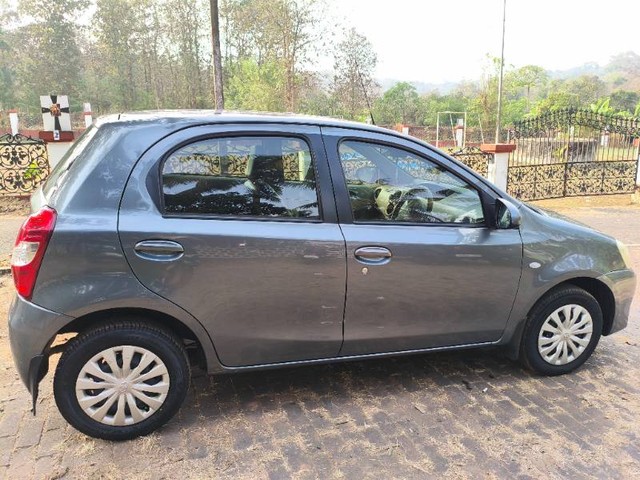 Second-hand 2014 Toyota Etios Liva G for sale in Goa-5