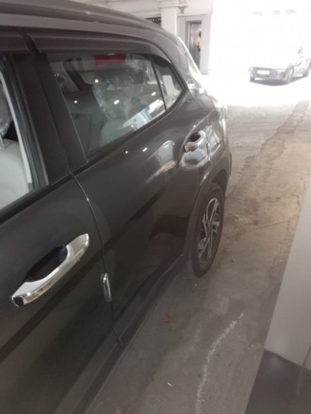 Second-hand 2024 Hyundai Creta SX (O) iVT for sale in Pune-4