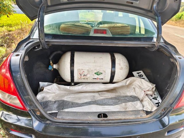 Second-hand 2011 Maruti Suzuki Swift Dzire 1.2 Vxi BSIV for sale in Satara-4