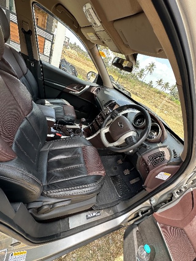 Second-hand 2015 Mahindra XUV500 R W10 FWD for sale in Hassan-7