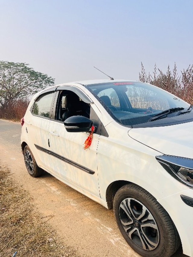 Second-hand 2024 Tata Tiago XT for sale in Giridih-4