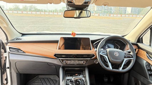 Second-hand 2024 MG Gloster Savvy 4x2 7Str for sale in Navi Mumbai-6