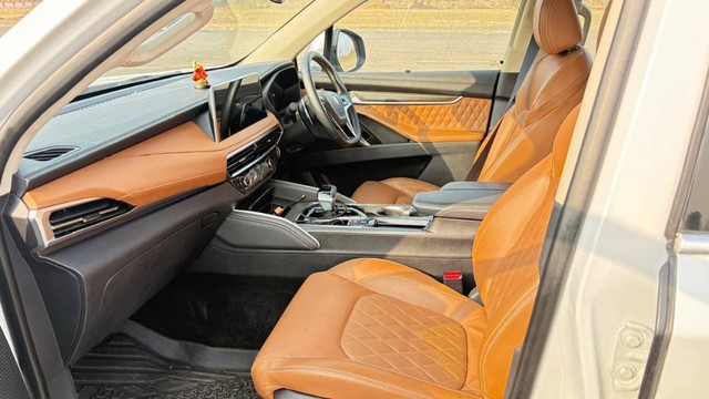 Second-hand 2024 MG Gloster Savvy 4x2 7Str for sale in Navi Mumbai-7