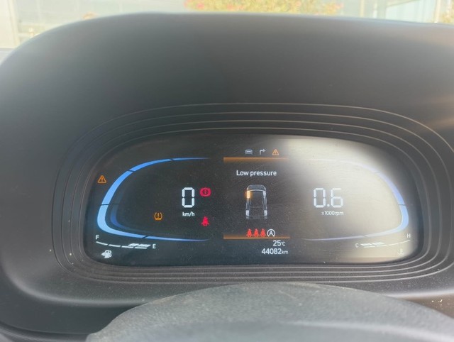 Second-hand 2024 Hyundai Venue SX for sale in Ahmedabad-2