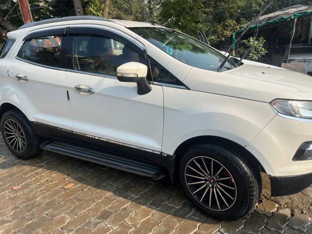 Second-hand 2015 Ford Ecosport 1.5 DV5 MT Trend for sale in Bareilly-2