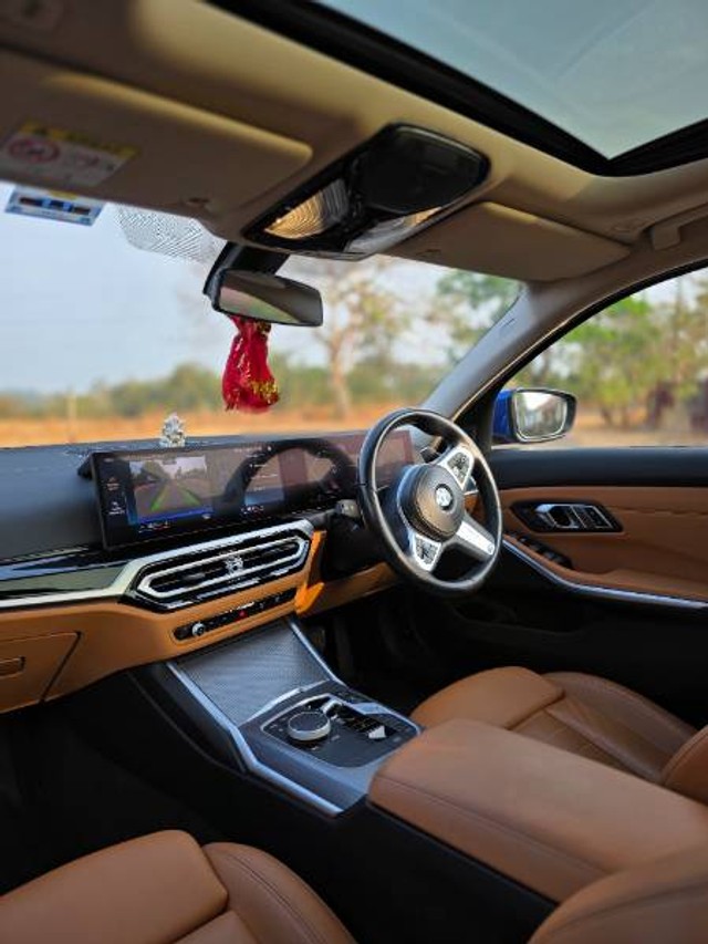 Second-hand 2024 BMW 3 Series Long Wheelbase 330Li M Sport GL for sale in Porvorim-2