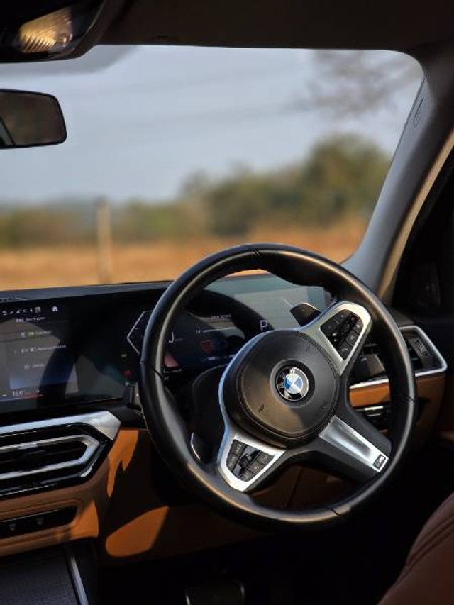 Second-hand 2024 BMW 3 Series Long Wheelbase 330Li M Sport GL for sale in Porvorim-3