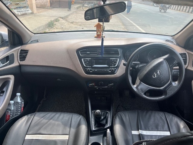 Second-hand 2018 Hyundai i20 1.2 Magna Executive for sale in Gorakhpur-6