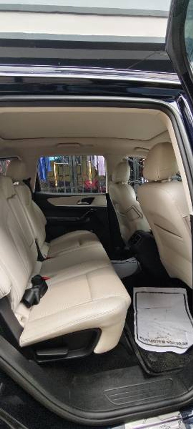 Second-hand 2024 Mahindra XUV700 AX7 7Str for sale in Bhubaneswar-5