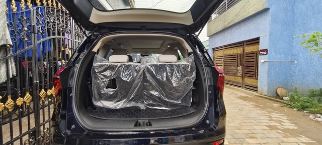 Second-hand 2024 Mahindra XUV700 AX7 7Str for sale in Bhubaneswar-3