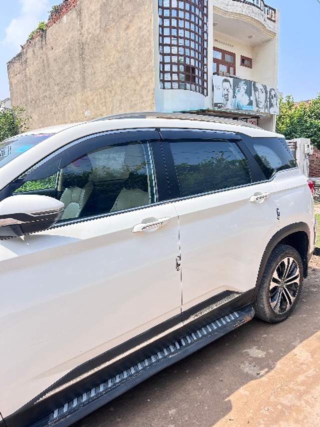 Second-hand 2022 MG Hector Hybrid Sharp MT for sale in Agra-6