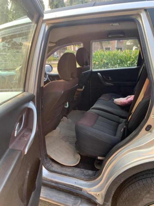 Second-hand 2013 Mahindra XUV500 W8 2WD for sale in Pali-5