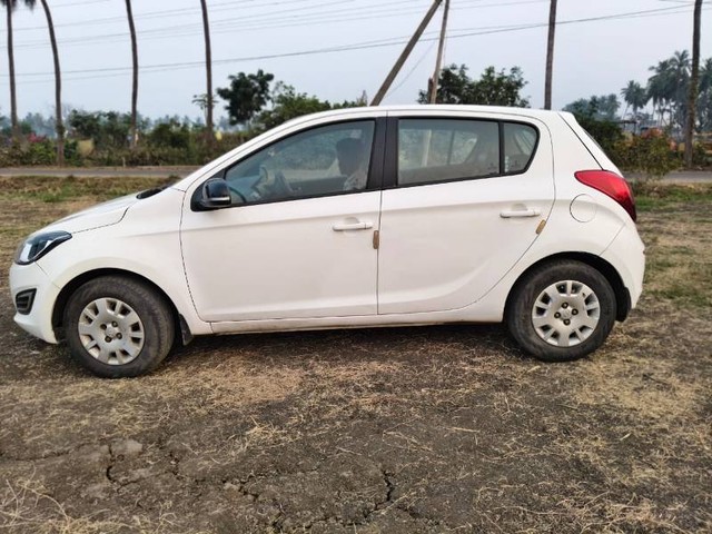 Second-hand 2014 Hyundai i20 Magna 1.4 CRDi (Diesel) for sale in Krishna-2