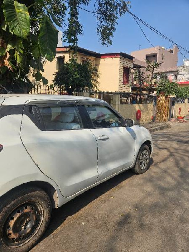 Second-hand 2019 Maruti Swift VXI for sale in Raipur-1