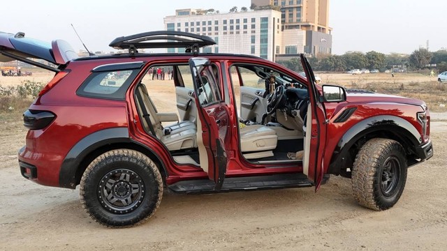 Second-hand 2017 Ford Endeavour 3.2 Titanium AT 4X4 for sale in New Delhi-6