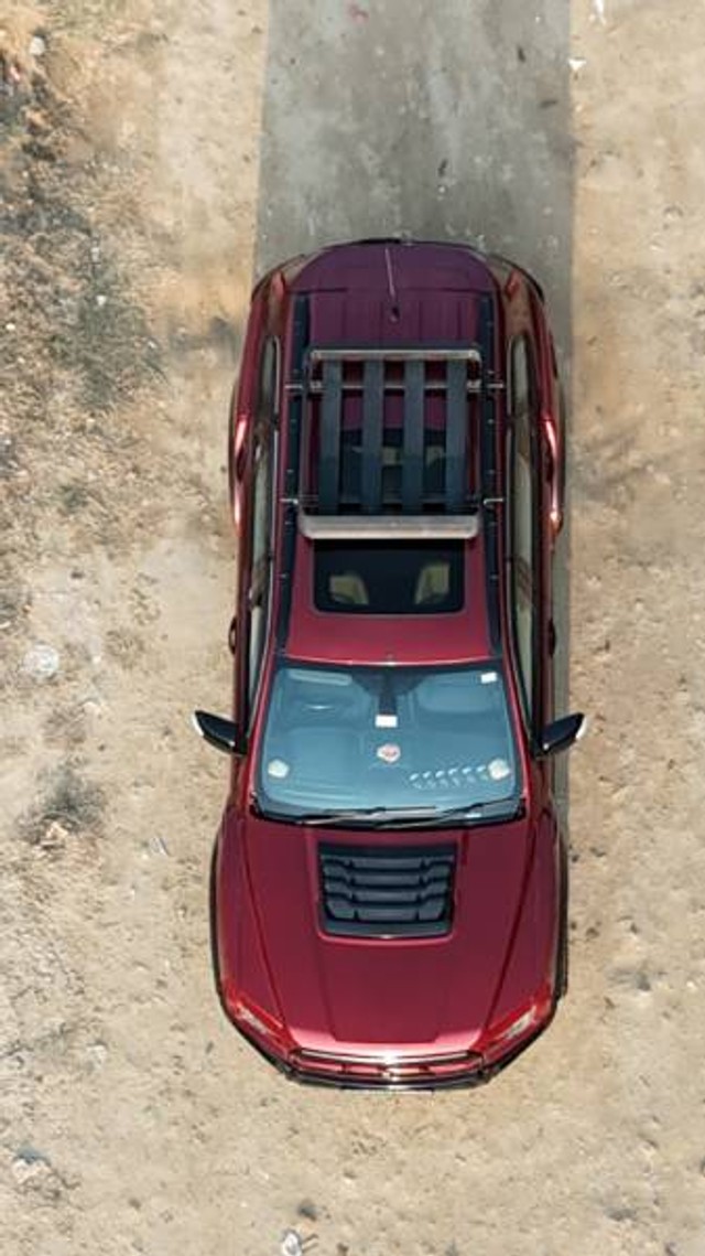 Second-hand 2017 Ford Endeavour 3.2 Titanium AT 4X4 for sale in New Delhi-4