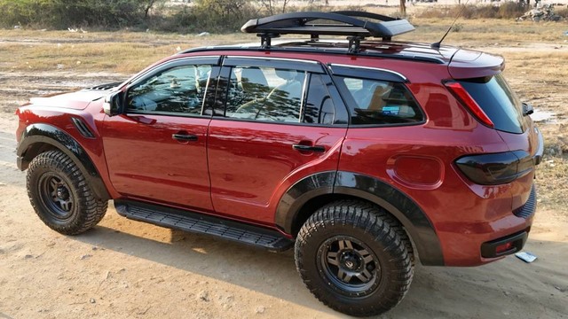 Second-hand 2017 Ford Endeavour 3.2 Titanium AT 4X4 for sale in New Delhi-8