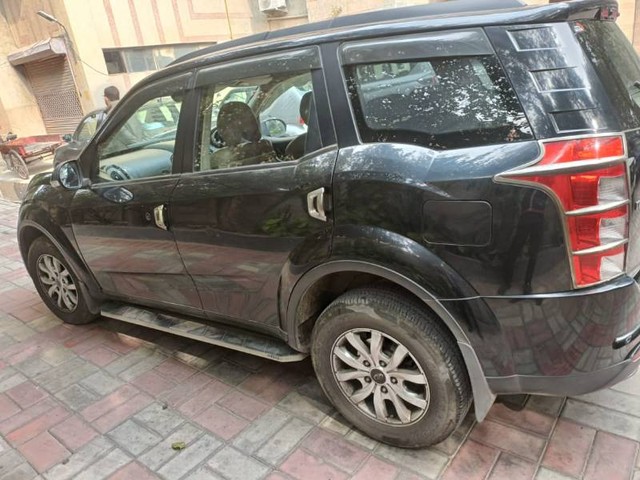 Second-hand 2017 Mahindra XUV500 W8 2WD for sale in New Delhi-10