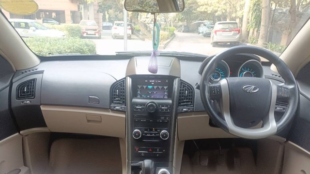 Second-hand 2017 Mahindra XUV500 W8 2WD for sale in New Delhi-4