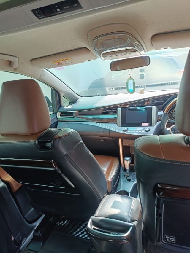 Second-hand 2018 Toyota Innova Crysta 2.8 GX AT BSIV for sale in Kolkata-8