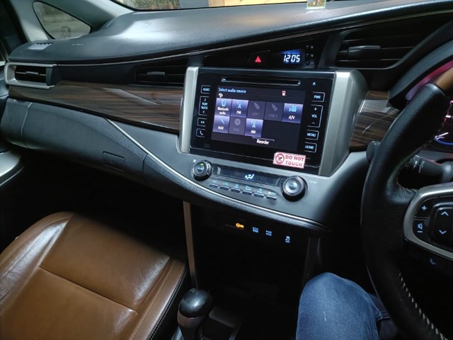 Second-hand 2018 Toyota Innova Crysta 2.8 GX AT BSIV for sale in Kolkata-4