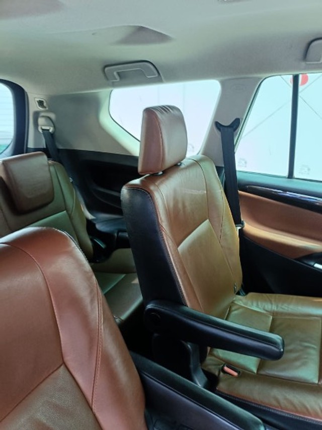 Second-hand 2018 Toyota Innova Crysta 2.8 GX AT BSIV for sale in Kolkata-9