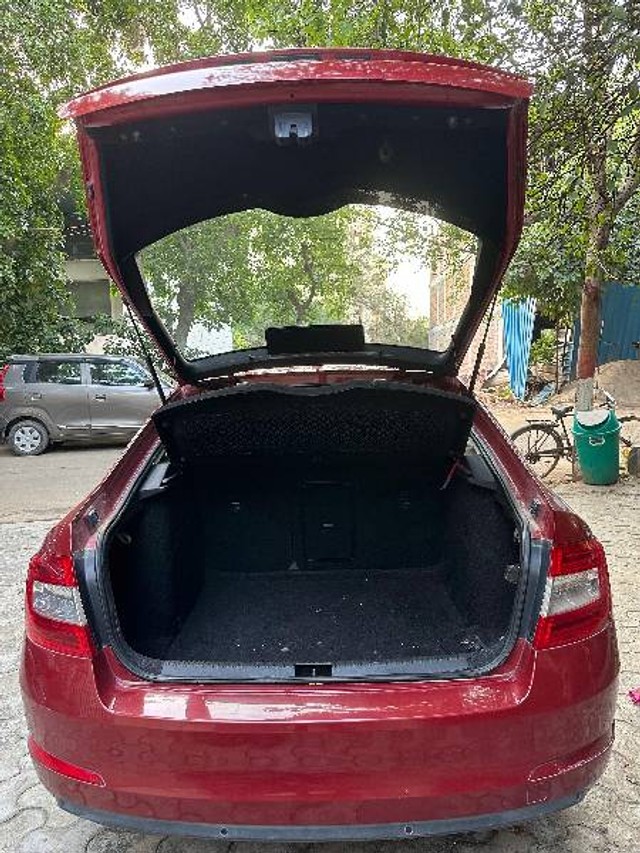 Second-hand 2017 Skoda Octavia 1.8 TSI AT L K for sale in Gurgaon-5
