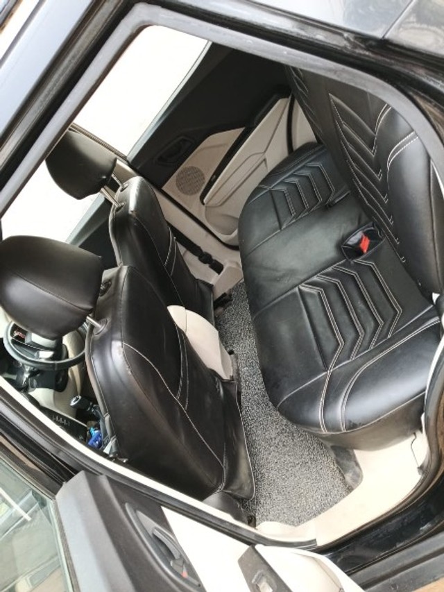 Second-hand 2023 Mahindra XUV300 W6 for sale in Mohali-3