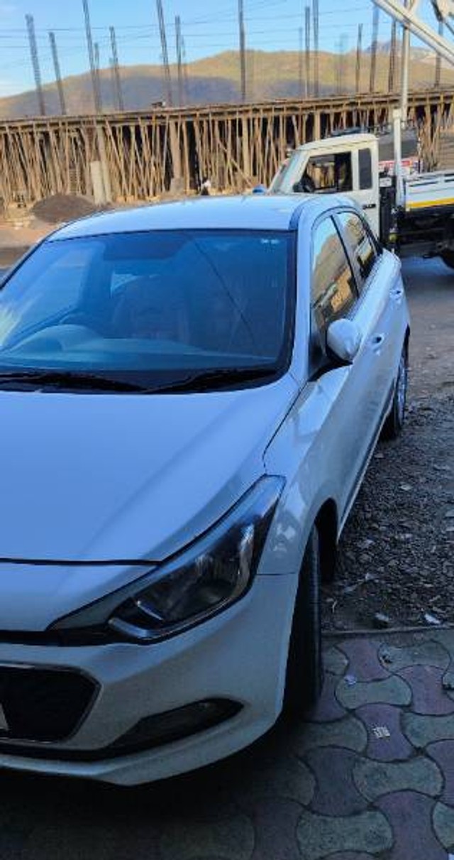 Second-hand 2016 Hyundai i20 Sportz 1.4 CRDi for sale in Junagadh-1