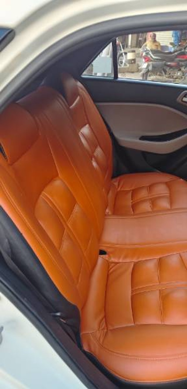 Second-hand 2016 Hyundai i20 Sportz 1.4 CRDi for sale in Junagadh-5