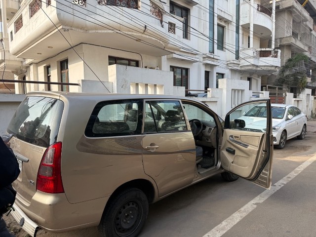 Second-hand 2006 Toyota Innova 2.5 G (Diesel) 7 Seater BS III for sale in Jaipur-2
