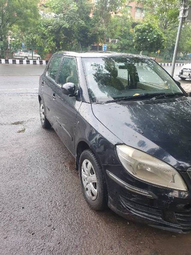 https://images10.gaadi.com/usedgaadi-sellcar/UsedCar/a6889792-9e7a-4455-a273-78a09bd84622/7e508a84-9952-4d0e-939a-741518e8bfce.jpg?imwidth=6400