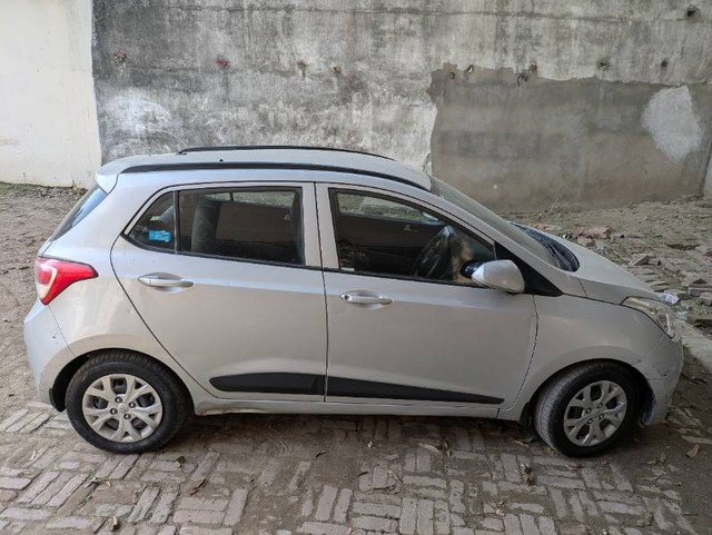 Second-hand 2015 Hyundai Grand i10 Sportz for sale in Gorakhpur-1