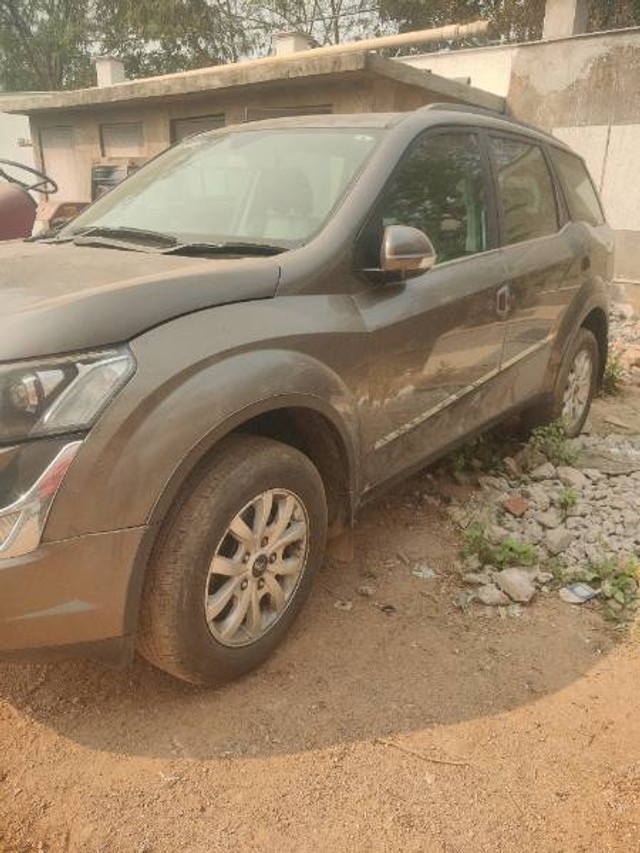 Second-hand 2018 Mahindra XUV500 R W10 FWD for sale in Chakradharpur-2